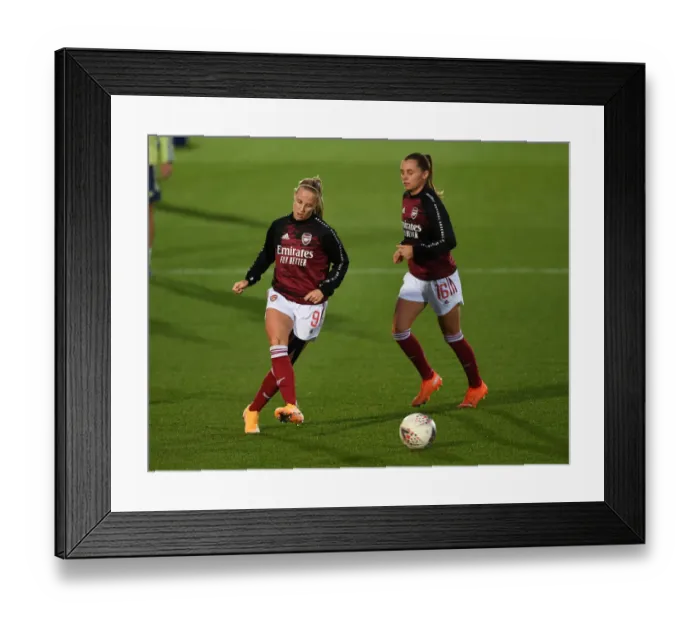 Framed Print : Beth Mead Prepares for Battle: Arsenal Women vs. Chelsea Women in Continental Cup Showdown