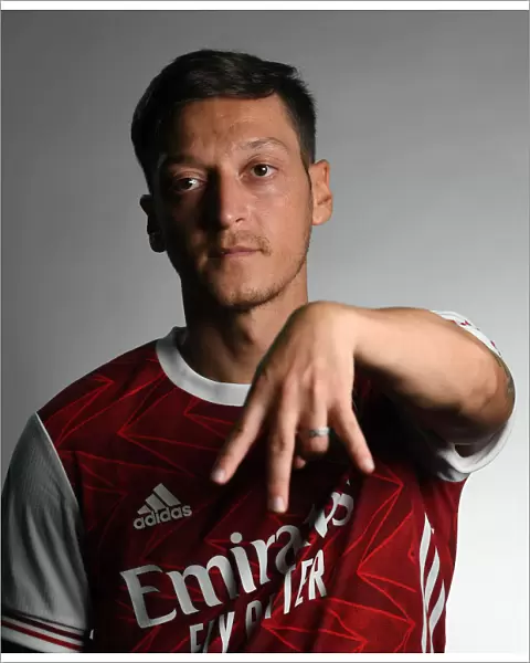 Arsenal 2020-21: Mesut Ozil at First Team Photocall