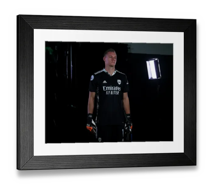 Framed Print : Arsenal 2020-21: Bernd Leno Leads First Team at Photocall