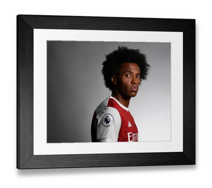 Framed Print : Arsenal 2020-21: Willian's Arrival at First Team Photocall Framed Print : Arsenal 2020-21: Willian's Arrival at First Team Photocall