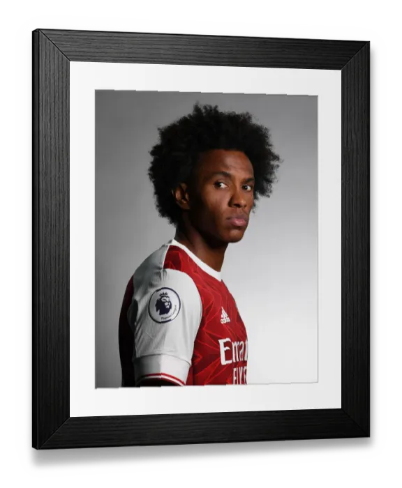 Framed Print : Arsenal First Team 2020-21: Willian's Arrival at London Colney Photocall Framed Print : Arsenal First Team 2020-21: Willian's Arrival at London Colney Photocall