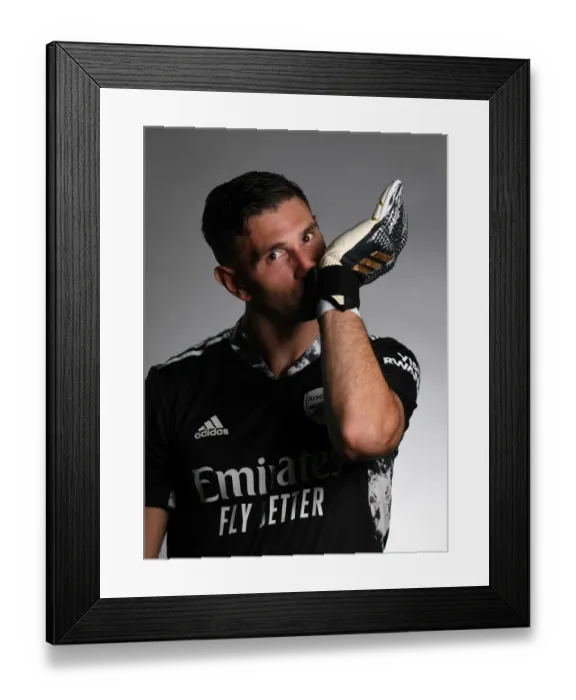Framed Print : Arsenal First Team 2020-21: Emi Martinez in Spotlight Framed Print : Arsenal First Team 2020-21: Emi Martinez in Spotlight