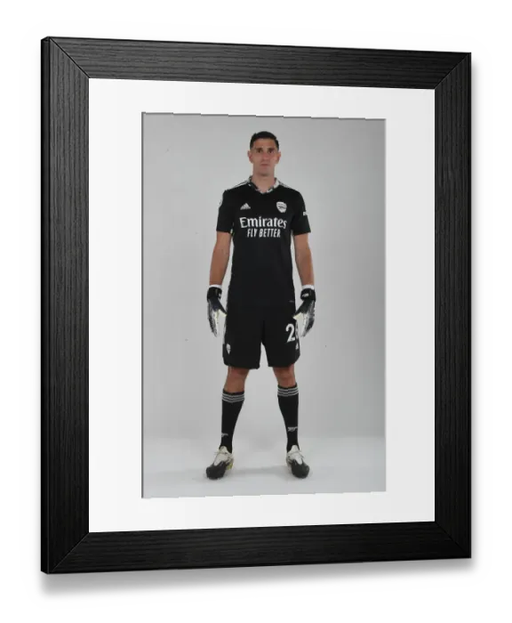 Framed Print : Arsenal First Team 2020-21: Emiliano Martinez in Training