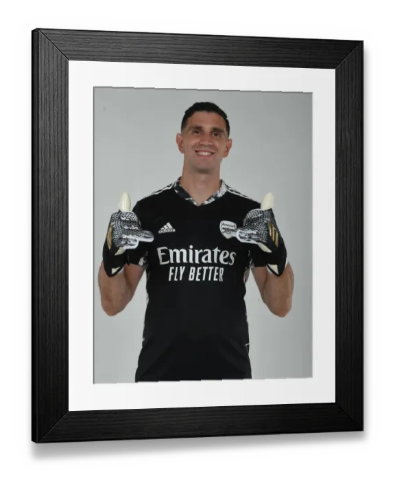 Framed Print : Arsenal's Emiliano Martinez Gears Up for 2020-21 Season in Training