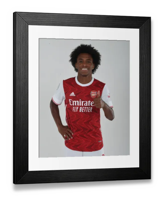 Framed Print : Arsenal First Team: Willian Training at London Colney, 2020-21 Season Framed Print : Arsenal First Team: Willian Training at London Colney, 2020-21 Season