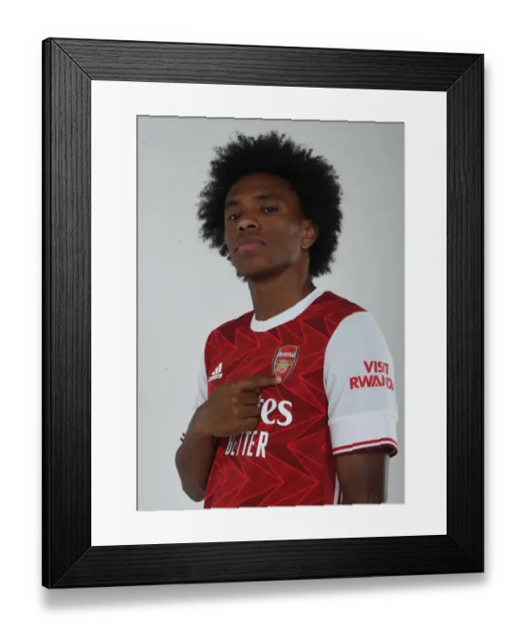 Framed Print : Arsenal FC: Willian at 2020-21 Training Session Framed Print : Arsenal FC: Willian at 2020-21 Training Session