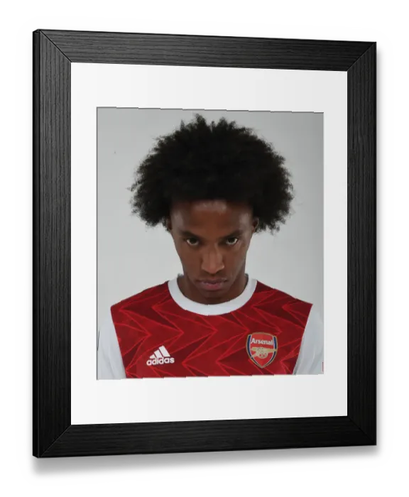 Framed Print : Arsenal's Willian in Training at London Colney, 2020-21 Season Framed Print : Arsenal's Willian in Training at London Colney, 2020-21 Season