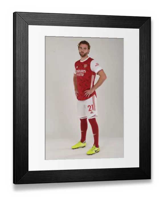 Framed Print : Arsenal First Team: 2020-21 Season Photocall - Calum Chambers Framed Print : Arsenal First Team: 2020-21 Season Photocall - Calum Chambers