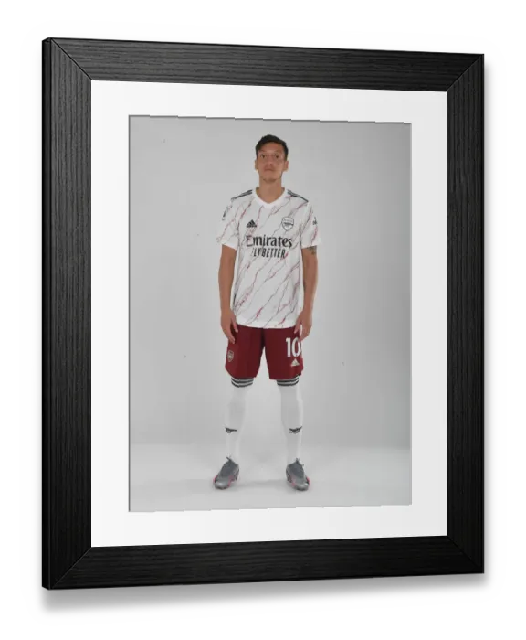 Framed Print : Arsenal's Mesut Ozil Training at London Colney: 2020-21 Season Framed Print : Arsenal's Mesut Ozil Training at London Colney: 2020-21 Season