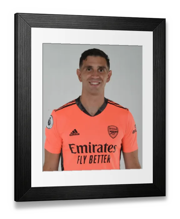 Framed Print : Emiliano Martinez: Arsenal Goalkeeper's Determined Training Ahead of 2020-21 Season