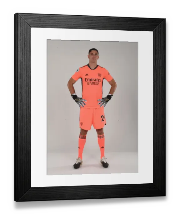 Framed Print : Arsenal Training: Emiliano Martinez Prepares for 2020-21 Season Framed Print : Arsenal Training: Emiliano Martinez Prepares for 2020-21 Season