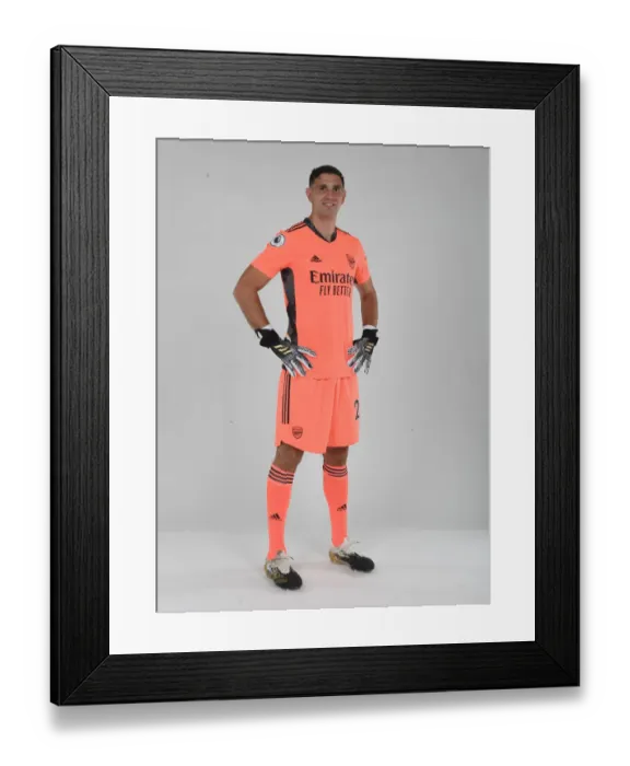 Framed Print : Arsenal First Team 2020-21: Emiliano Martinez at Training Session