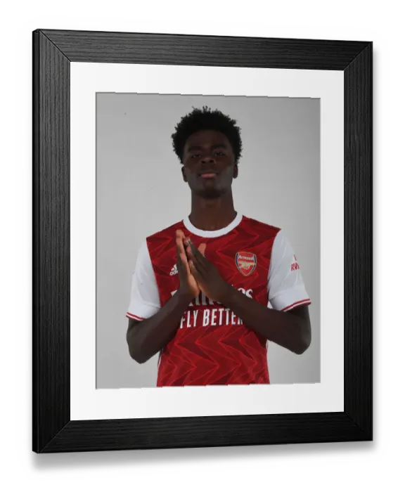 Framed Print : Arsenal First Team: Training with Bukayo Saka, 2020-21 Season Framed Print : Arsenal First Team: Training with Bukayo Saka, 2020-21 Season