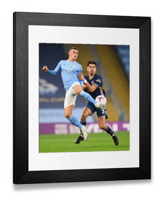 Framed Print : MANCHESTER, ENGLAND - OCTOBER 17: of Arsenal during the Premier League match between Manchester City Framed Print : MANCHESTER, ENGLAND - OCTOBER 17: of Arsenal during the Premier League match between Manchester City