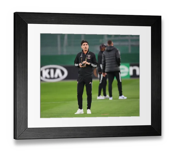 Framed Print : Arsenal's Ready Rocket: Hector Bellerin Gears Up for Europa League Battle at Rapid Vienna