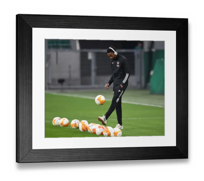Framed Print : Joe Willock Gears Up for Rapid Vienna Showdown in Europa League