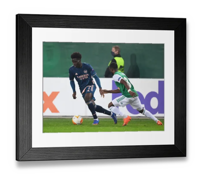 Framed Print : Bukayo Saka Faces Off Against Kelvin Arase in Rapid Vienna vs Arsenal UEFA Europa League Clash