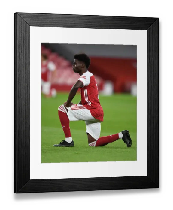Framed Print : Arsenal's Bukayo Saka Takes a Knee during Emirates Stadium's Empty Ranks: Arsenal v Leicester City, 2020-21 Premier League Framed Print : Arsenal's Bukayo Saka Takes a Knee during Emirates Stadium's Empty Ranks: Arsenal v Leicester City, 2020-21 Premier League