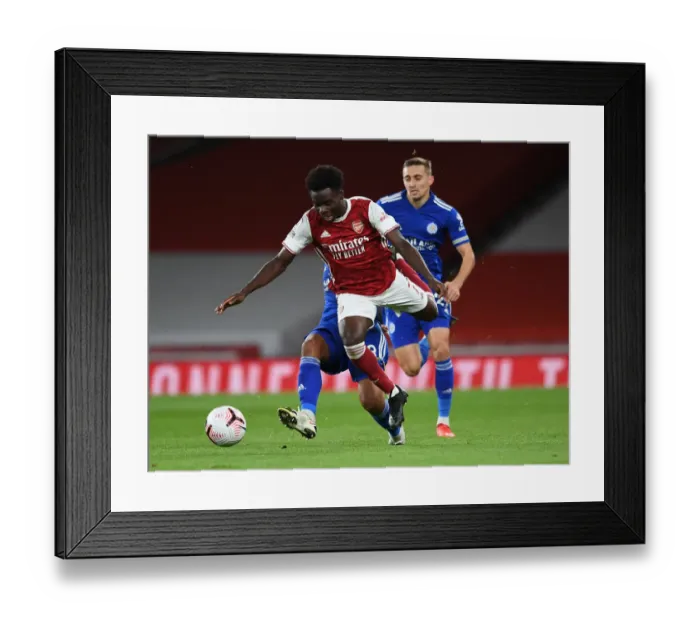 Framed Print : Arsenal's Bukayo Saka in Action against Leicester City during Emirates Stadium Showdown (2020-21)