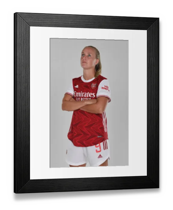 Framed Print : Arsenal Women's Team 2020-21: Beth Mead at Arsenal Photocall