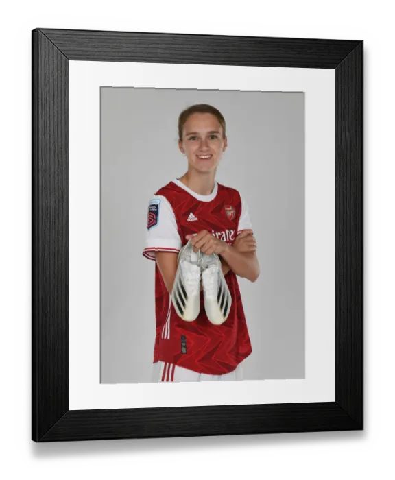 Framed Print : Arsenal Women's Team 2020-21: Vivianne Miedema at Team Photocall Framed Print : Arsenal Women's Team 2020-21: Vivianne Miedema at Team Photocall