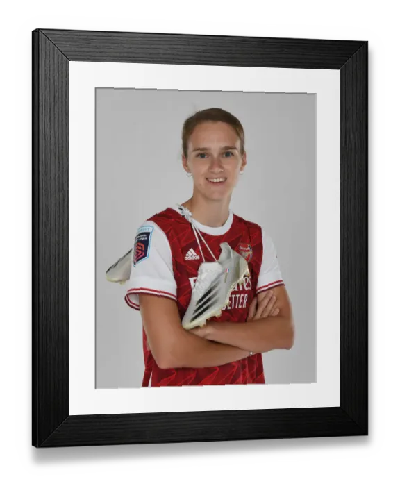 Framed Print : Arsenal Women's Team 2020-21: Vivianne Miedema at Arsenal Photocall