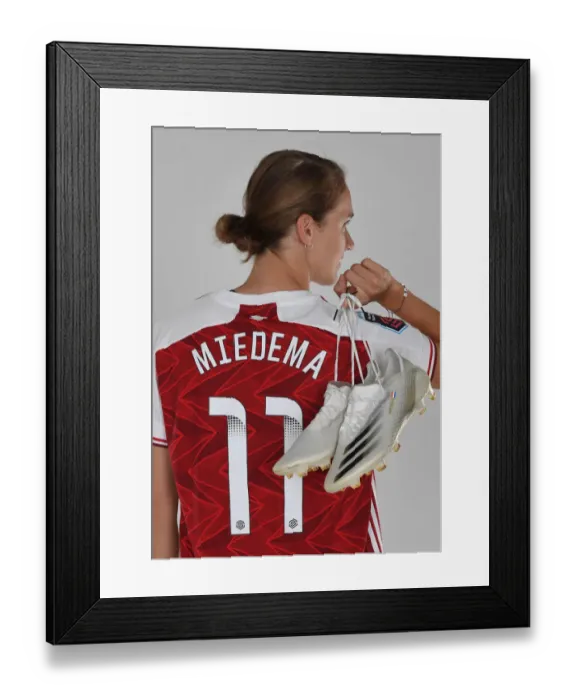 Framed Print : Arsenal Women's Team 2020-21: Vivianne Miedema at Team Photocall Framed Print : Arsenal Women's Team 2020-21: Vivianne Miedema at Team Photocall