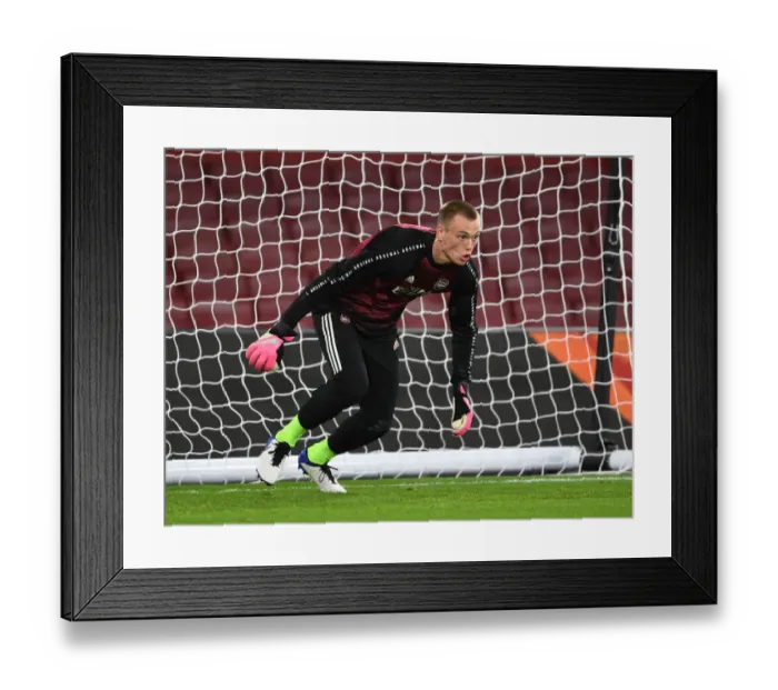 Framed Print : Arsenal vs Dundalk: Empty Emirates Stadium - UEFA Europa League (2020-21)