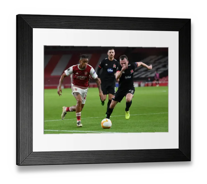 Framed Print : Arsenal's Reiss Nelson Faces Off Against Dundalk's Cameron Dummigan in Empty Emirates Stadium - UEFA Europa League 2020-21 Framed Print : Arsenal's Reiss Nelson Faces Off Against Dundalk's Cameron Dummigan in Empty Emirates Stadium - UEFA Europa League 2020-21