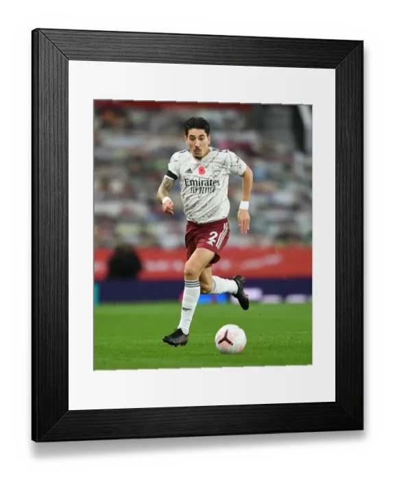 Framed Print : Arsenal's Hector Bellerin at Manchester United's Old Trafford: Premier League Clash Amidst COVID-19 Restrictions (2020-21)