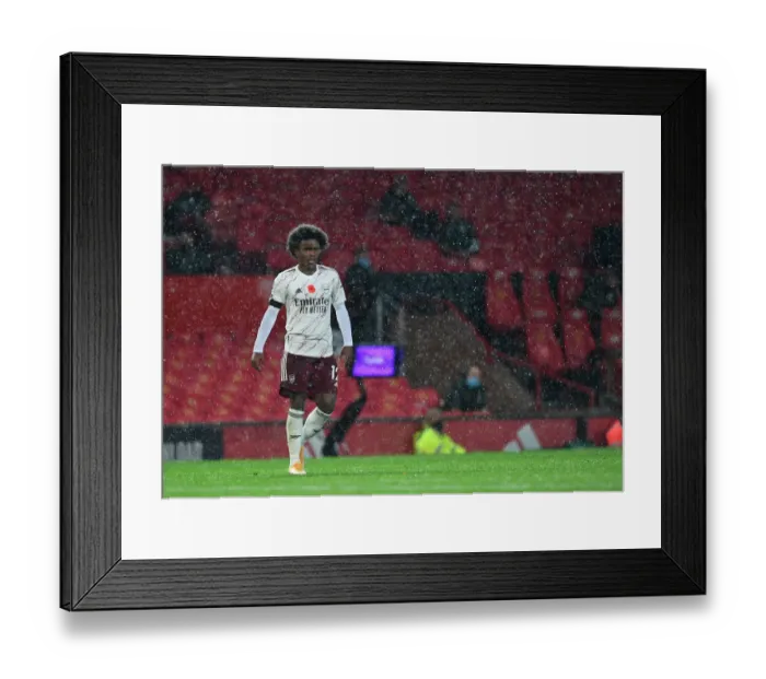 Framed Print : Willian at Empty Old Trafford: Manchester United vs Arsenal (2020-21) Framed Print : Willian at Empty Old Trafford: Manchester United vs Arsenal (2020-21)