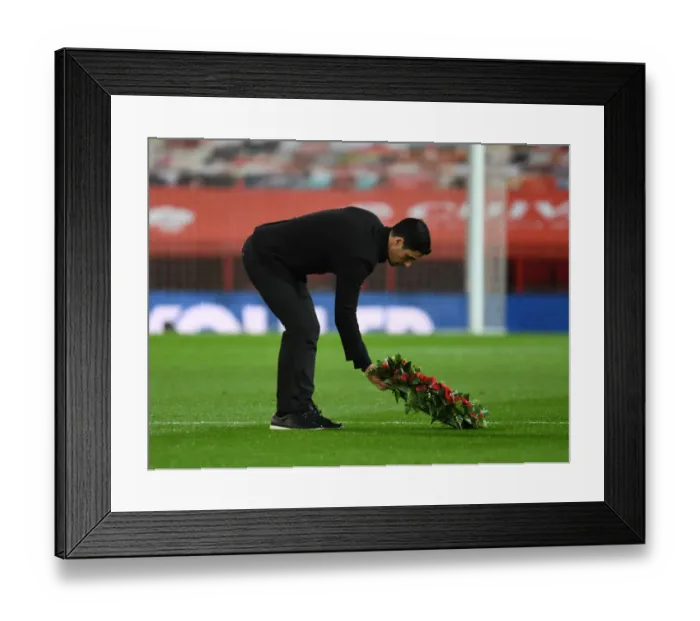 Framed Print : Arsenal's Mikel Arteta Pays Tribute at Empty Old Trafford for Remembrance Day - Manchester United vs Arsenal (2020-21) Framed Print : Arsenal's Mikel Arteta Pays Tribute at Empty Old Trafford for Remembrance Day - Manchester United vs Arsenal (2020-21)