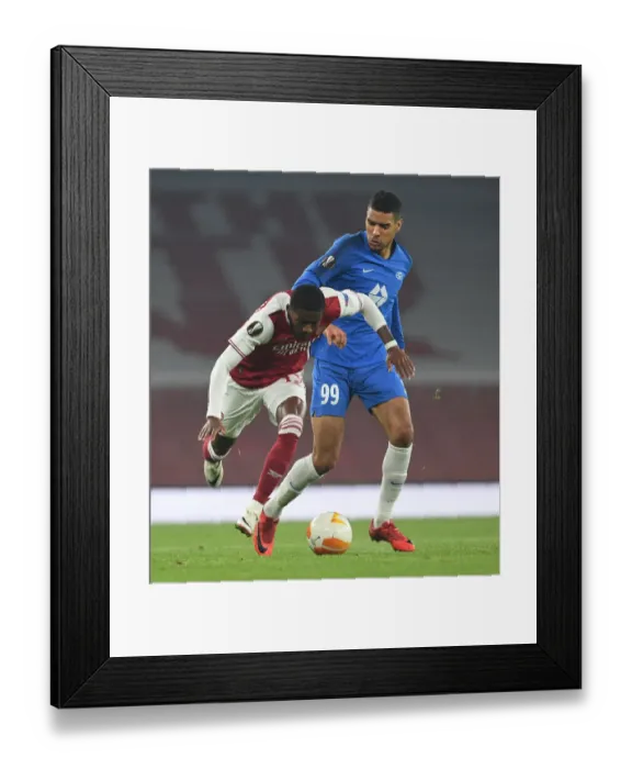Framed Print : Arsenal's Ainsley Maitland-Niles Outsmarts Omoijuanfo in Europa League Clash Framed Print : Arsenal's Ainsley Maitland-Niles Outsmarts Omoijuanfo in Europa League Clash