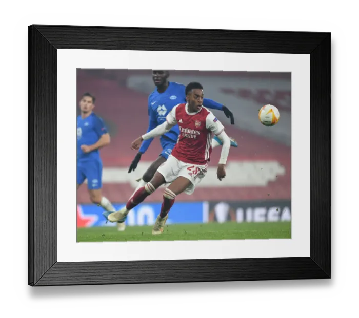 Framed Print : Arsenal's Joe Willock in Action against Molde FK in Europa League Group Stage Framed Print : Arsenal's Joe Willock in Action against Molde FK in Europa League Group Stage