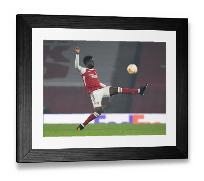 Framed Print : Arsenal's Bukayo Saka in Action against Molde FK in UEFA Europa League