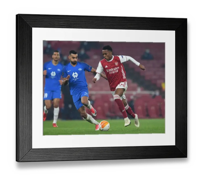 Framed Print : Arsenal vs Molde: Joe Willock Clashes with Stian Gregersen in Europa League Showdown Framed Print : Arsenal vs Molde: Joe Willock Clashes with Stian Gregersen in Europa League Showdown