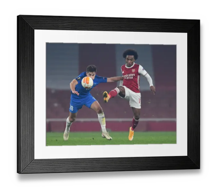 Framed Print : Arsenal's Willian Scores Past Molde's Haugen in Europa League Clash