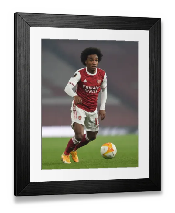 Framed Print : Arsenal's Willian Faces Off Against Molde in Europa League Group Stage