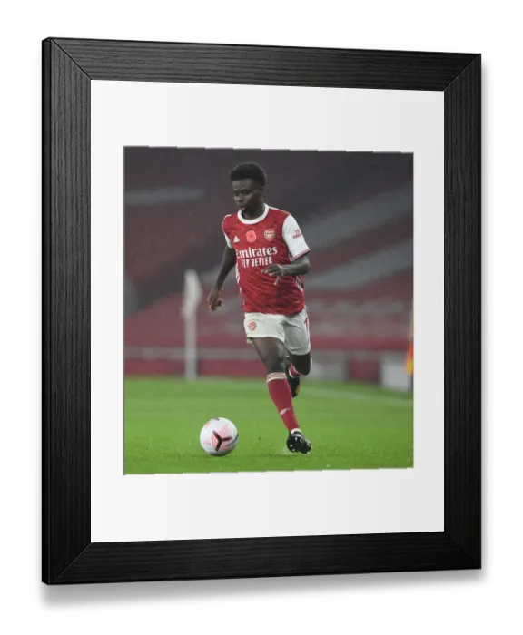 Framed Print : Arsenal's Bukayo Saka in Action Against Aston Villa - Emirates Stadium, 2020-21 Season (Behind Closed Doors)