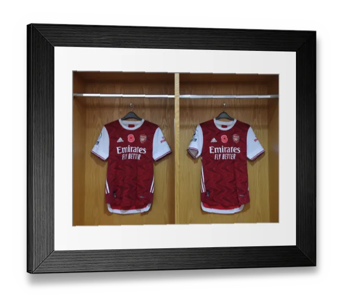 Framed Print : Arsenal's Empty Emirates: Poppies Hang in Silence (2020-21)