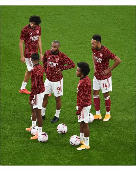 Arsenal Stars Lacazette and Aubameyang Warm Up Ahead of Arsenal v Aston Villa (2020-21)