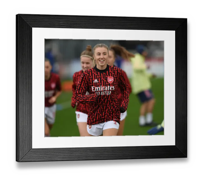 Framed Print : Arsenal's Leah Williamson Gears Up: Arsenal Women vs Chelsea Women, Barclays FA WSL