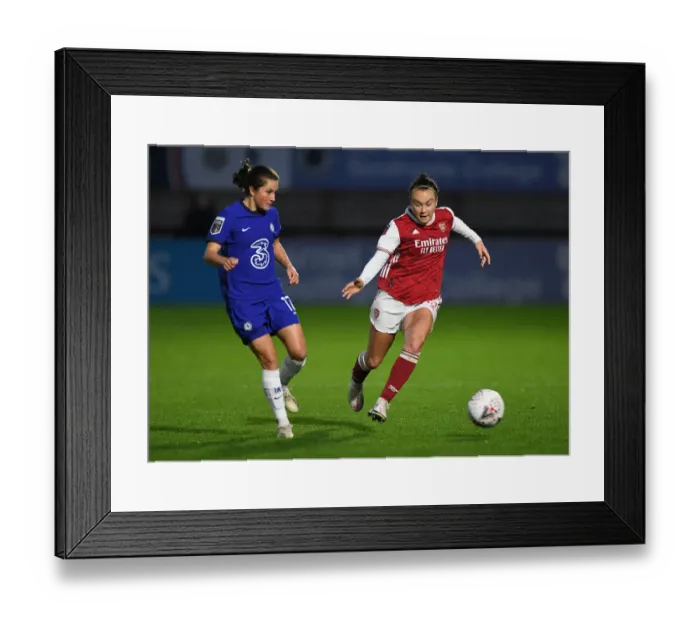 Framed Print : Arsenal vs Chelsea: Women's Super League - Caitlin Foord Chases Down Jessica Parker
