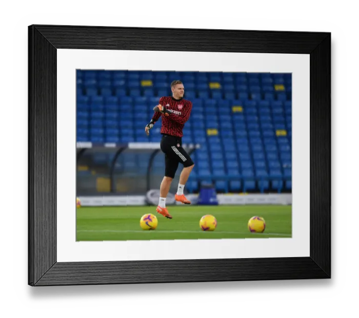 Framed Print : Arsenal's Bernd Leno Warming Up Ahead of Leeds United Clash - Premier League 2020-21 Framed Print : Arsenal's Bernd Leno Warming Up Ahead of Leeds United Clash - Premier League 2020-21