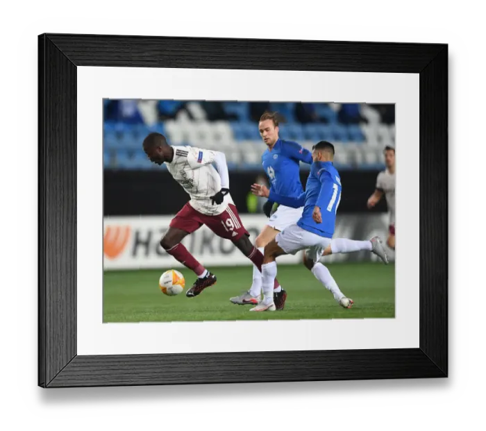 Framed Print : Pepe in Action: Arsenal vs Molde FK - UEFA Europa League 2020-21 Framed Print : Pepe in Action: Arsenal vs Molde FK - UEFA Europa League 2020-21