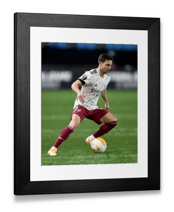 Framed Print : Arsenal's Cedric Soares in Action against Molde FK in UEFA Europa League Group Stage Framed Print : Arsenal's Cedric Soares in Action against Molde FK in UEFA Europa League Group Stage