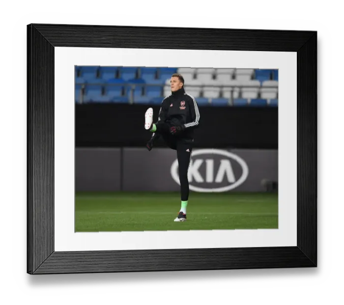 Framed Print : Arsenal FC's Matt Macey Warming Up Ahead of Molde FK Clash in Europa League