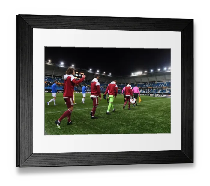 Framed Print : Arsenal's David Luiz Prepares for Molde Clash in Europa League Group Stage
