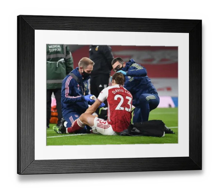 Framed Print : Arsenal v Wolverhampton Wanderers: David Luiz Receives Treatment Amidst Empty Emirates Stadium (2020-21) Framed Print : Arsenal v Wolverhampton Wanderers: David Luiz Receives Treatment Amidst Empty Emirates Stadium (2020-21)