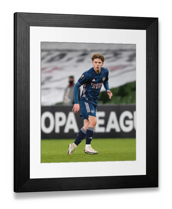 Framed Print : Arsenal's Ben Cottrell in Action against Dundalk in UEFA Europa League Group Stage Framed Print : Arsenal's Ben Cottrell in Action against Dundalk in UEFA Europa League Group Stage